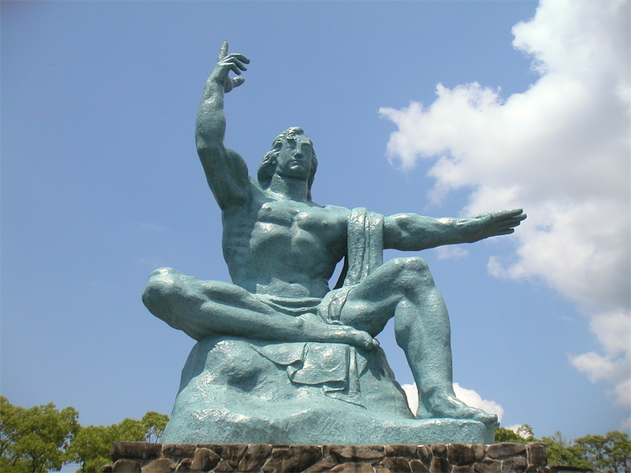 長崎の平和の像